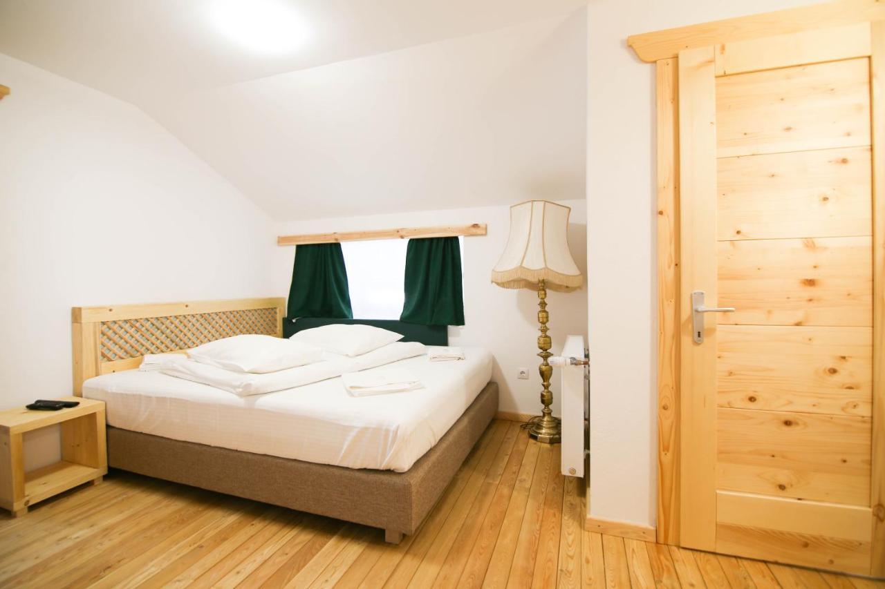 Hôtel Cabana Poiana Secuilor à Predeal Extérieur photo